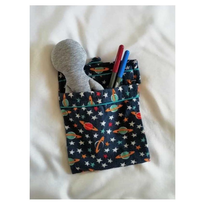 Pecolino à colorier, gris accompagné de son lit planète