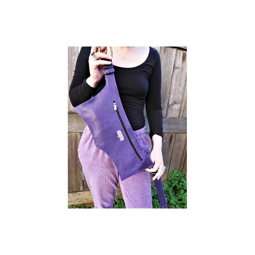 Ceinture utilitaire multi poches en patchwork de cuirs violets et noirs pour voyage ou festival